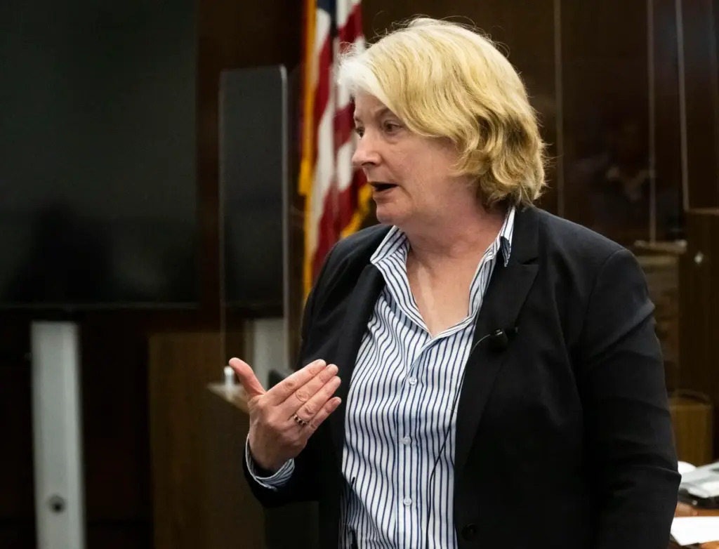 Kwong Chun Sitâs defense attorney Kate Corrigan gives her opening...
