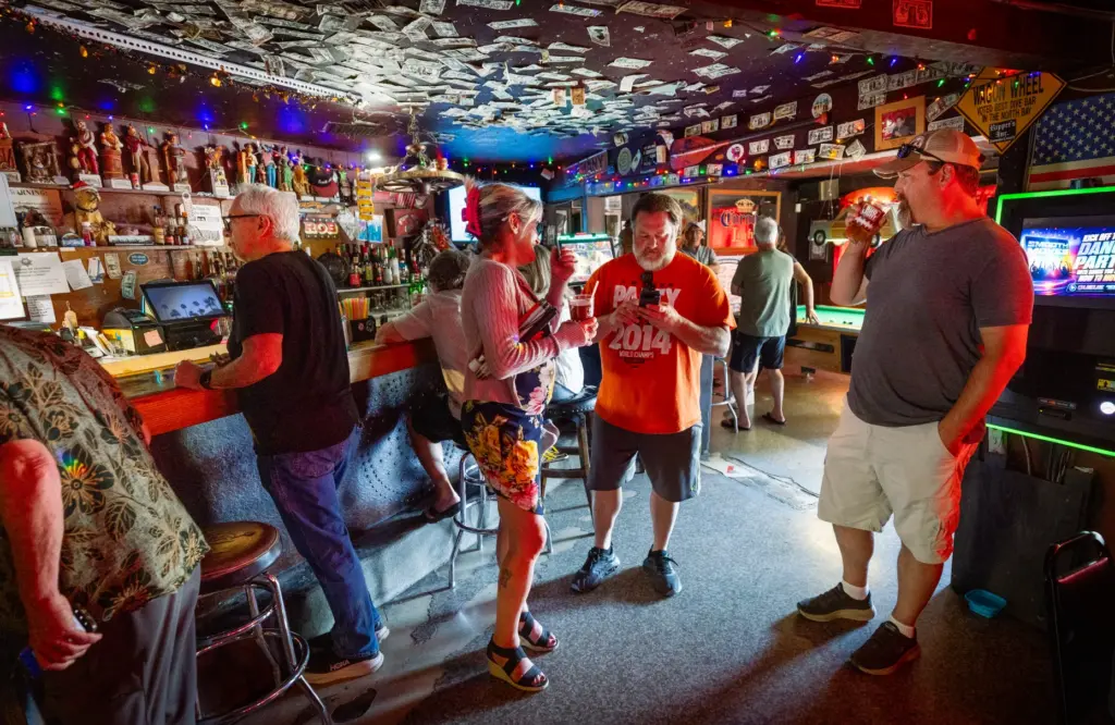 The Wagon Wheel dive bar on Mendocino Avenue in Santa...