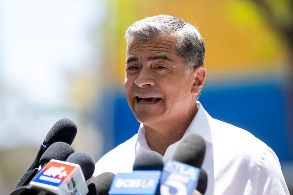 8ba5eef0cf4b045c2c8f84b2a79e3fd4