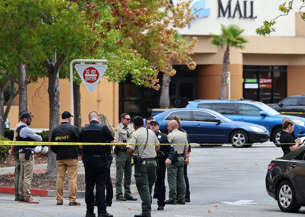 Police officers and sheriffâs deputies at the scene of Mondayâs...
