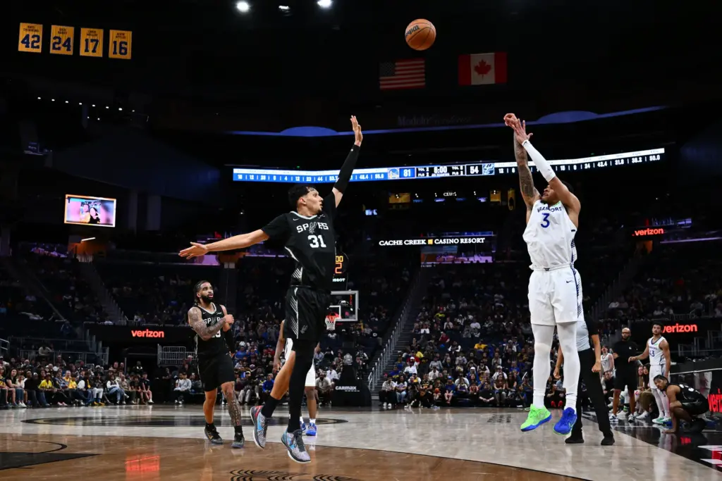 Golden State Warriorsâ Will Richard (3) shoots over San Antonio...