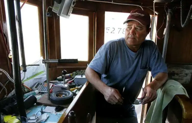News/–At Spud Point Marina in Bodega Bay, Sandy B skipper...