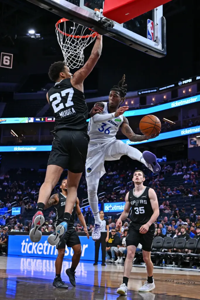 Golden State Warriorsâ Deivon Smith (36) passes the ball while...