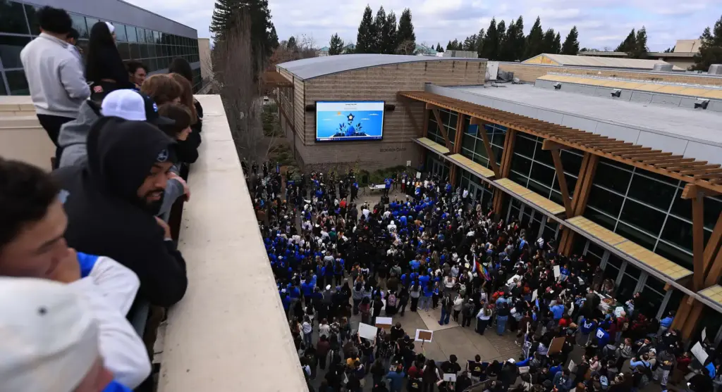 Sonoma State University students jam Seawolf Plaza, Thursday, Jan. 30,...