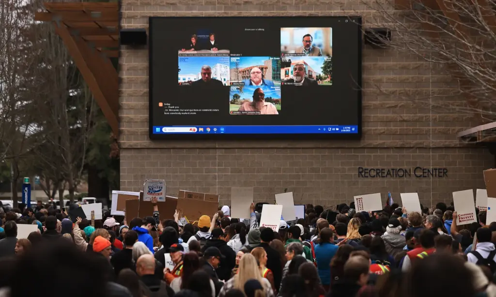 Sonoma State University students jam Seawolf Plaza, Thursday, Jan. 30,...
