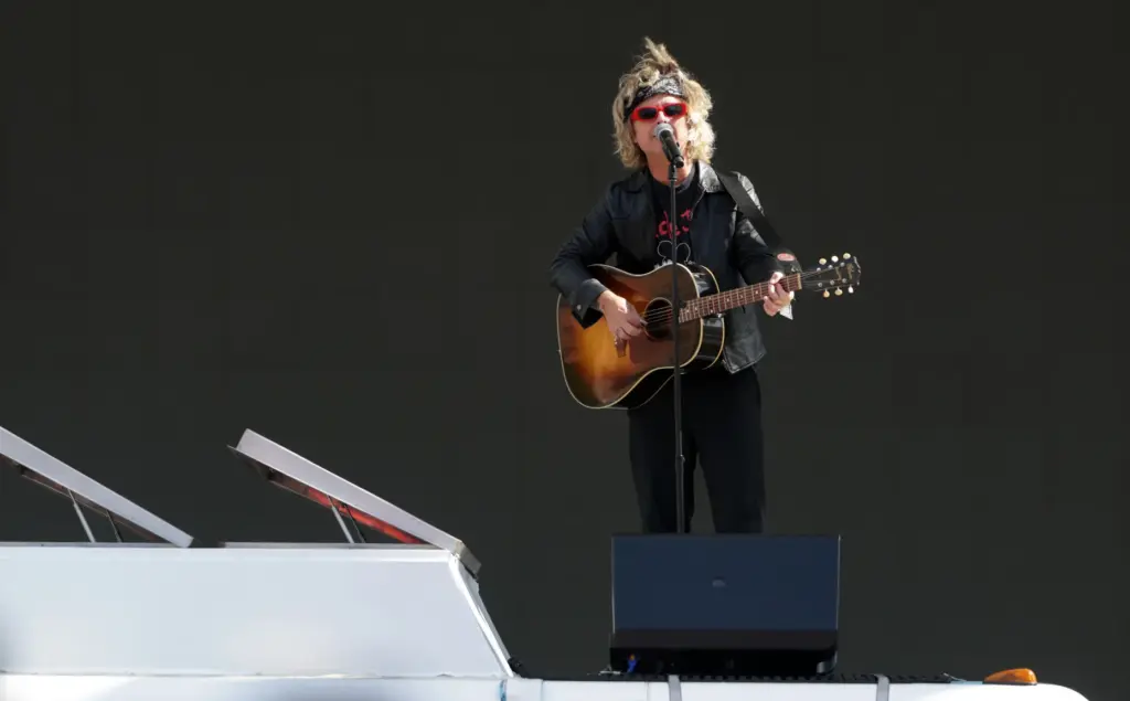 Billie Joe Armstrong of Green Day surprises fans to promote...