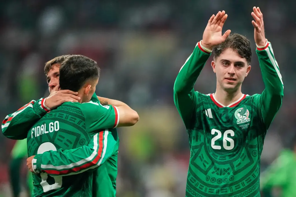 Mexico’s Brian Gutierrez (26) gestures to fans following the World...