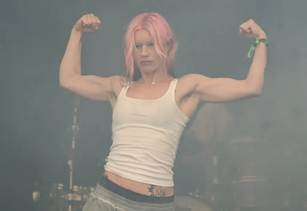 Rhian Teasdale flexes as she walks out on stage to...