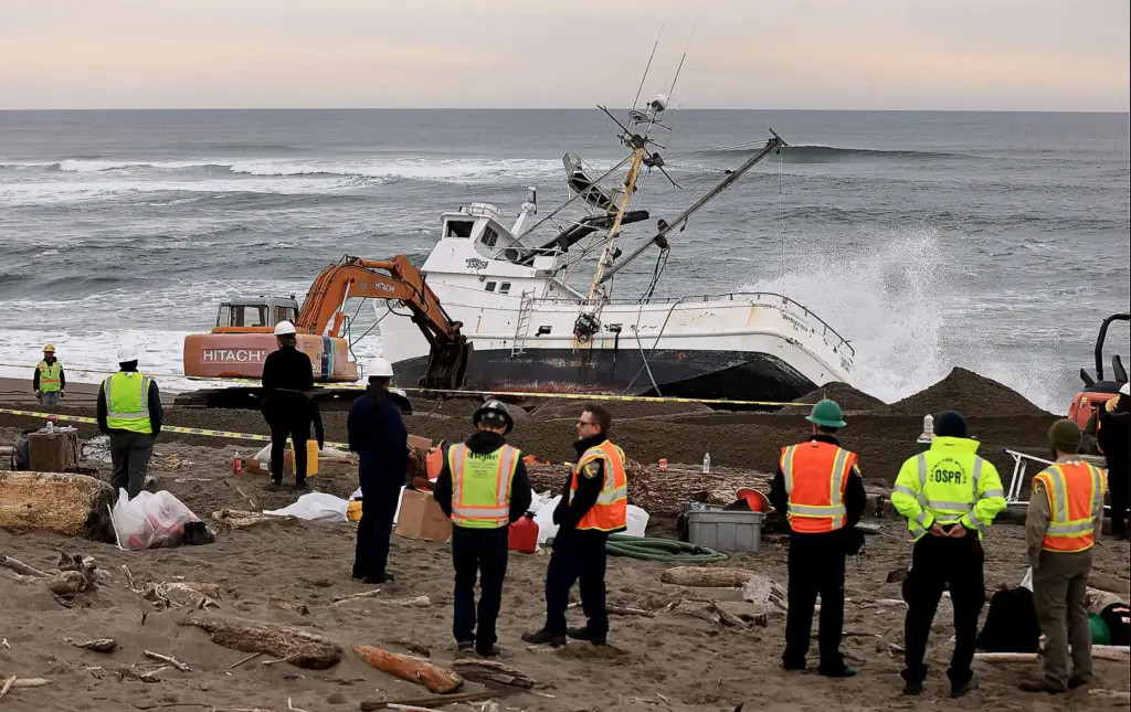 Personnel from the U.S. Coast Guard, State Parks and salvage...