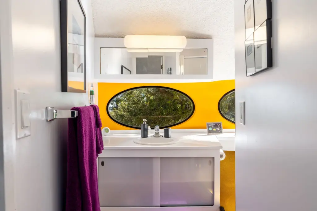 The bathroom. (Photo by Cesar Cid/Imagestate)