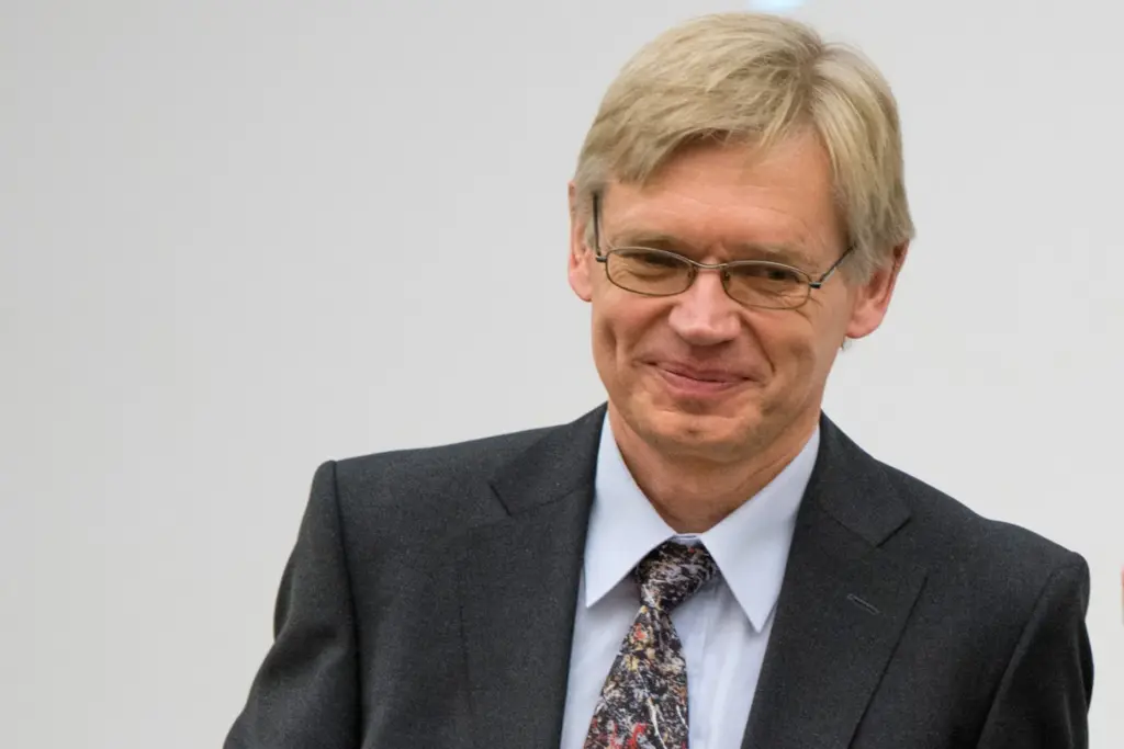 Peter Hegemann poses for media as he is awarded the Gottfried Wilhelm Leibniz Prize.